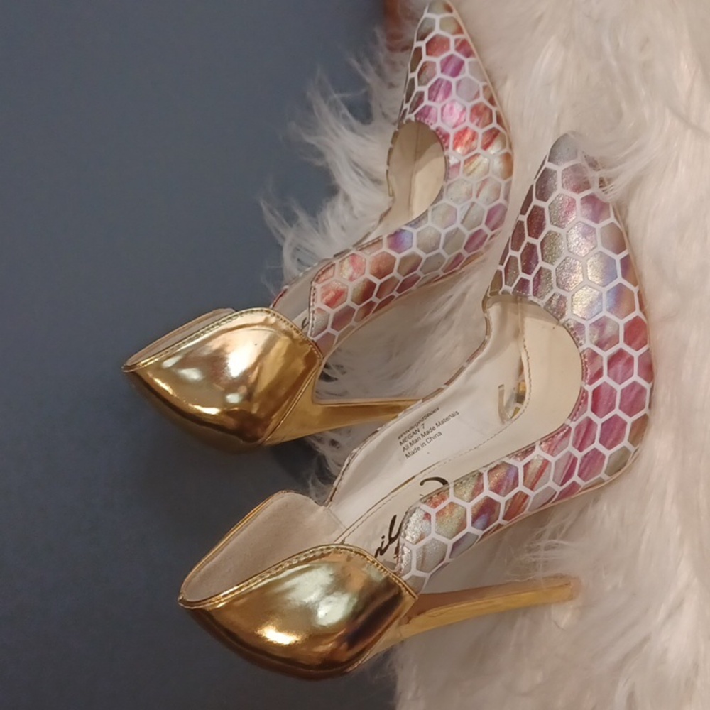 Privileged heels
